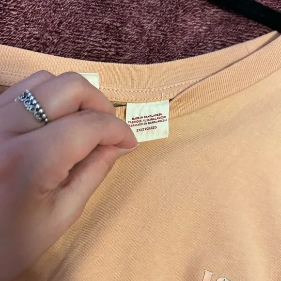 Gently loved Women’s Levi’s orange cropped tshirt - Picture 9 of 9